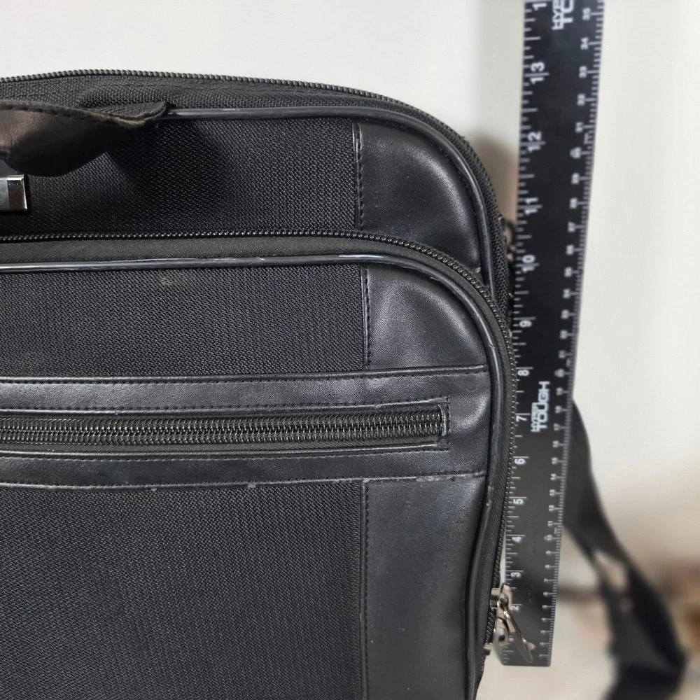 Kenneth Cole Reaction Mens Black Nylon Laptop Messenger Bag Briefcase Travel